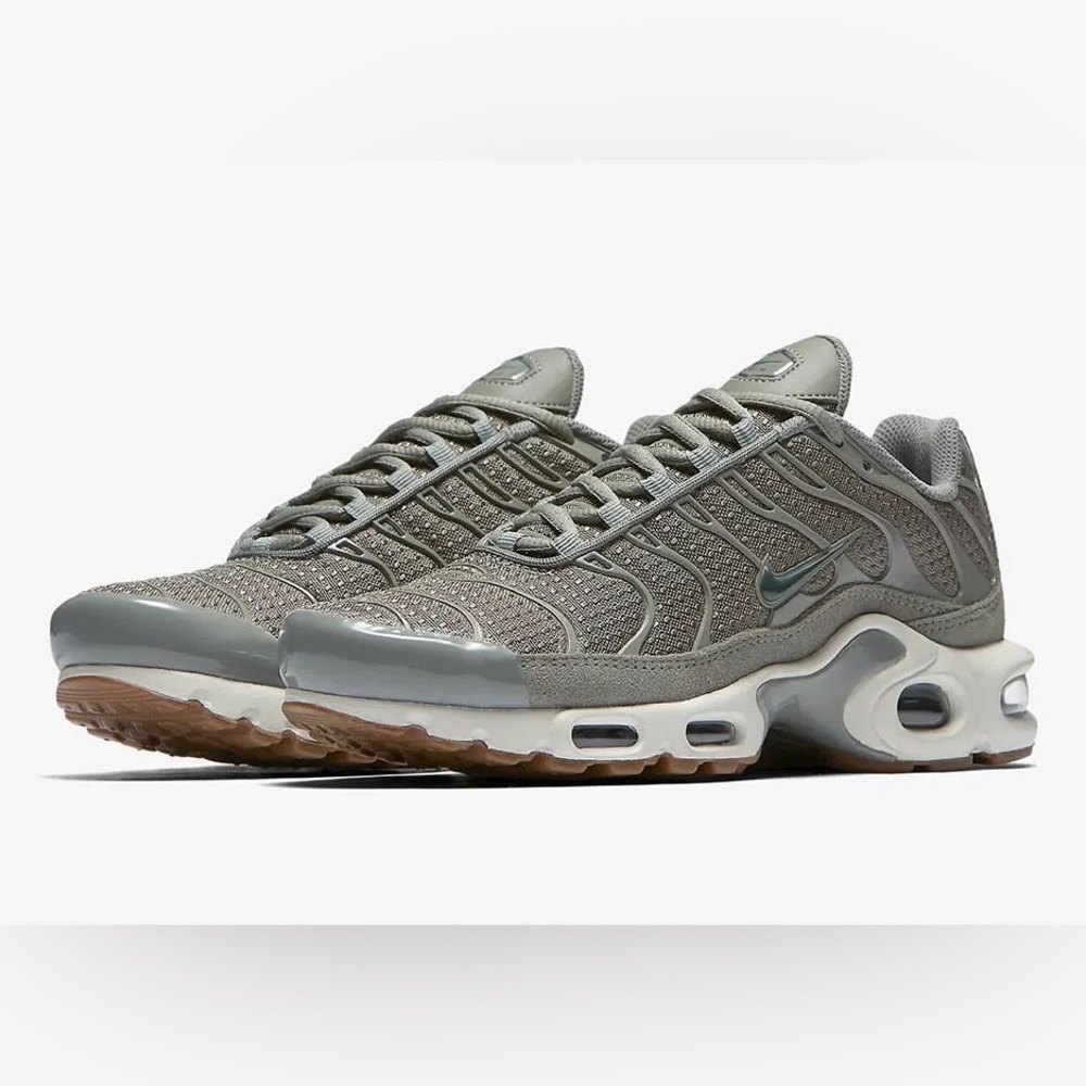 Nike olive air plus max 🫒